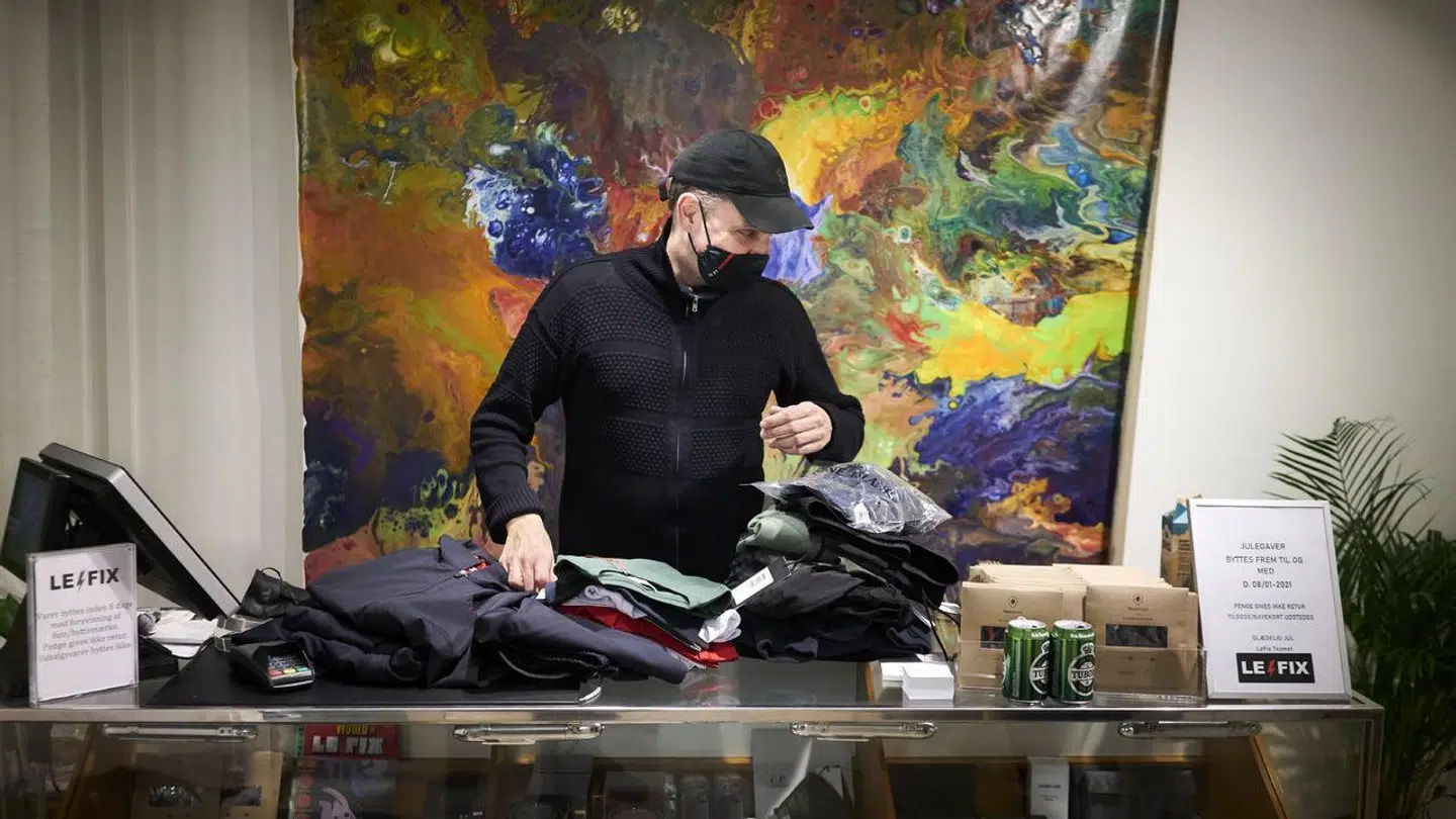 Valdemar Kludt i Le Fix' forretning.