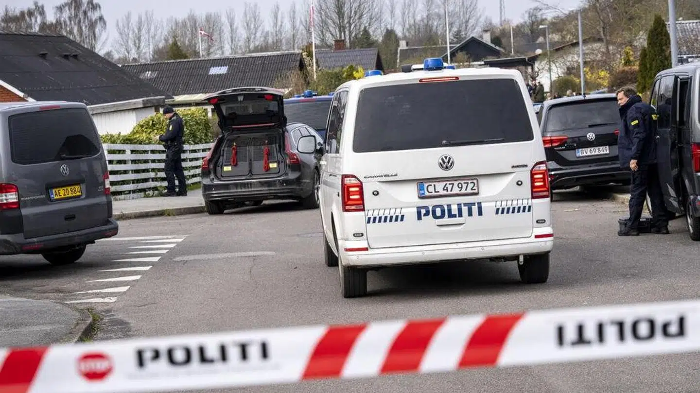 Politiet arbejdede søndag intenst på en adresse ved Korsør. Den 13-årige pige blev fundet efter mere end et døgns frihedsberøvelse.