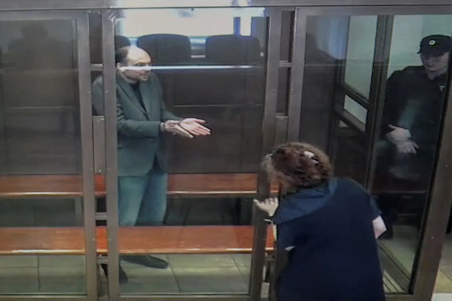 Den russiske oppositionspolitiker Vladimir Kara-Murza fik mandag en dom på 25 års fængsel for blandt andet landsforræderi, efter at han har kritiseret Ruslands krig i Ukraine og præsident Vladimir Putins styre. Maxim Shemetov/Reuters