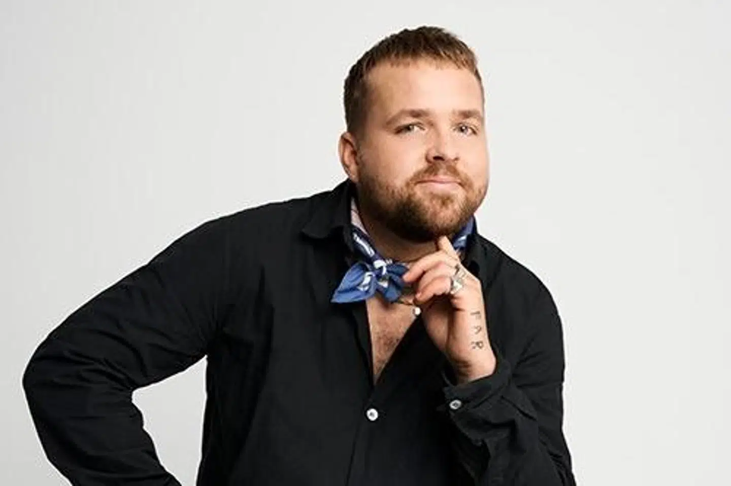 Det var et tilfælde, at Joakim Ingversen kom på tv. I dag er han en af de mest brugte og populære værter.