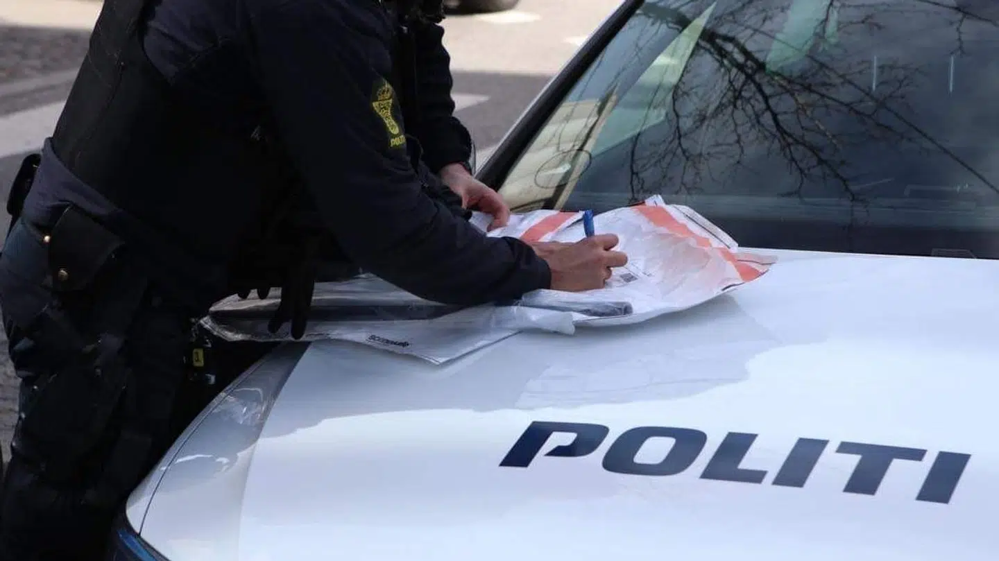 Politiet er i færd med at indsamle beviser og foretage undersøgelser på stedet. Foto: presse-fotos.dk.