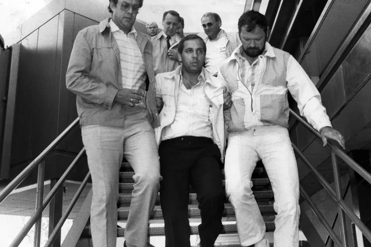 Dobbeltmorderen fra Femøren, Naum Conevski (i midten), blev anholdt i 1984 og siden idømt fængsel på livstid. Han afsoner fortsat og er den længst siddende livstidsfange i Danmark. (Arkivfoto). Mini Wolff/Ritzau Scanpix