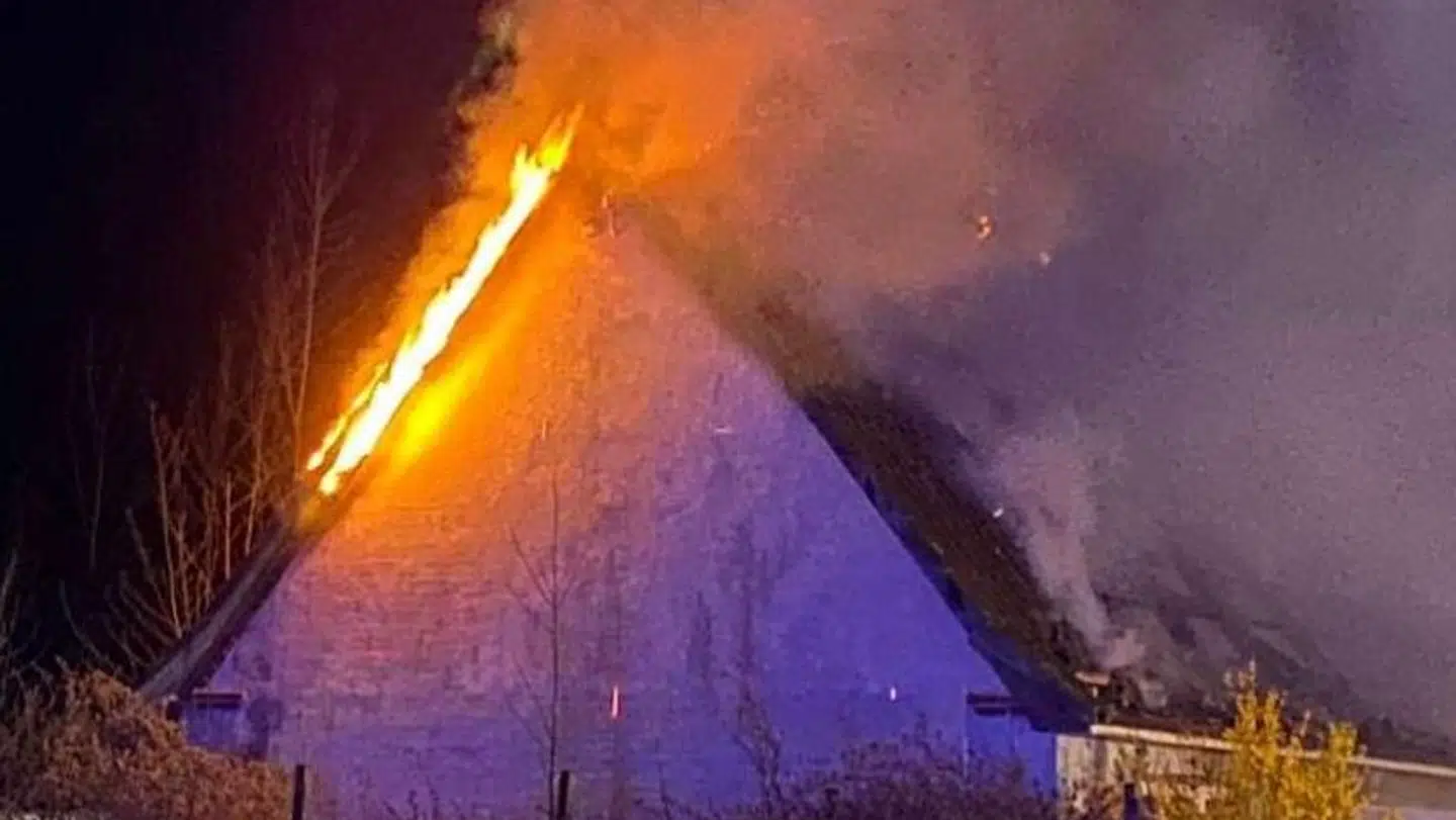 Branden har forårsaget omfattende skader på huset.