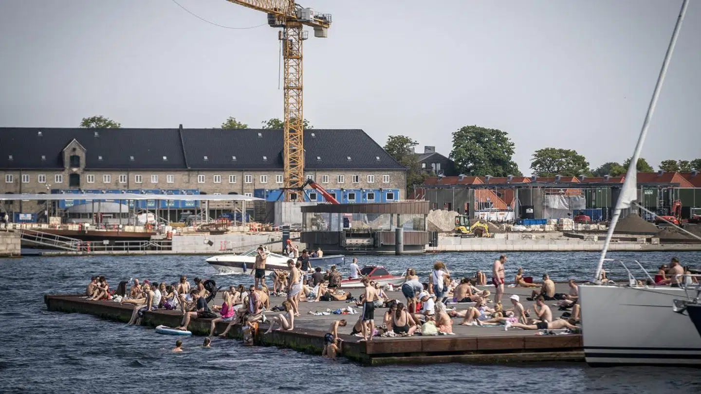 Der er ikke længe endnu, før du kan bære en uironisk solbrille og en stumpende buks med en bar ankel uden skeptiske blikke fra omverden.
