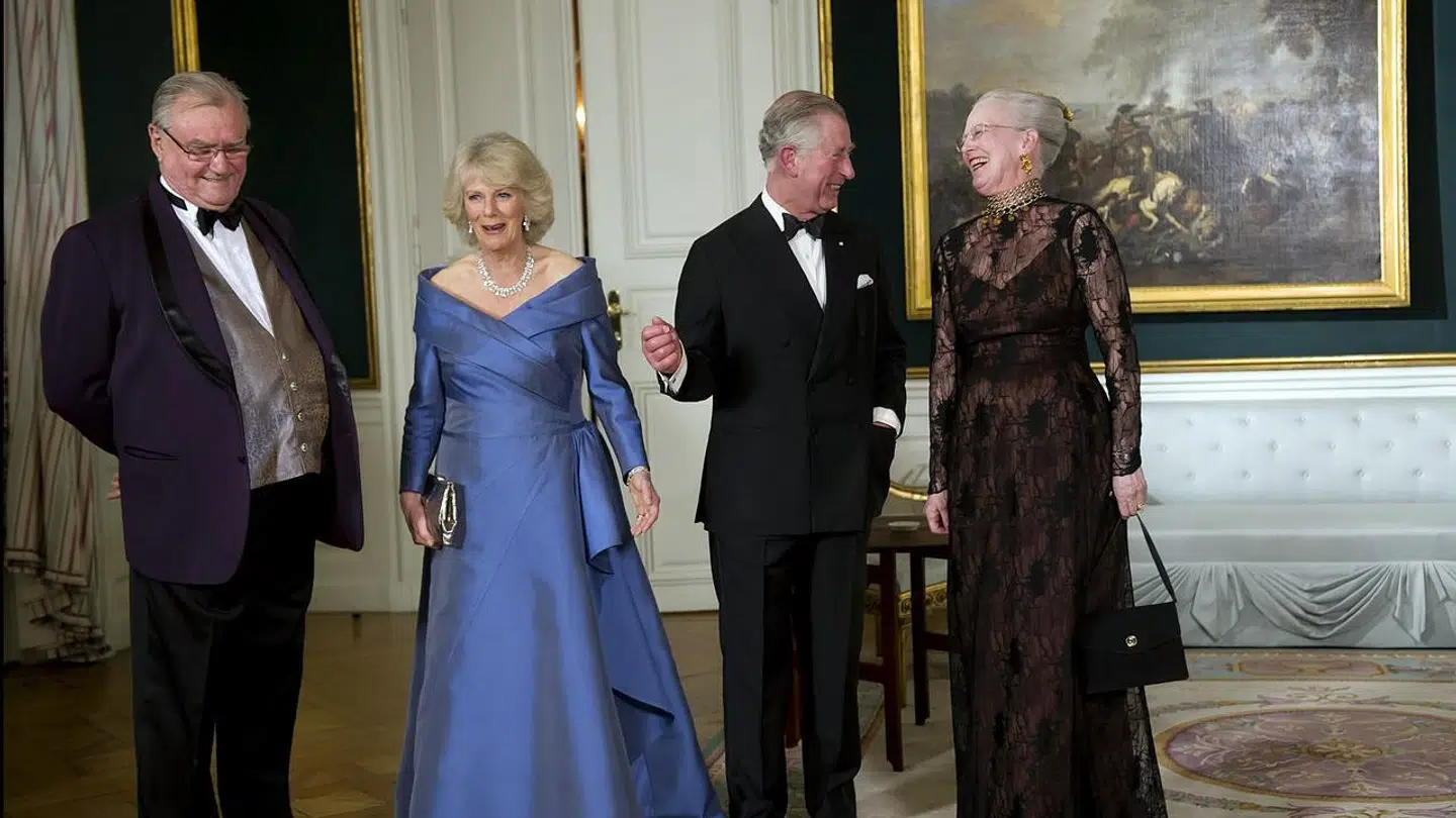 Prins Charles og Camilla Parker Bowles, Camilla, Hertuginde af Cornwall til middag på Amalienborg mandag aften. Her sammen med dronning Margrethe og prins Henrik.