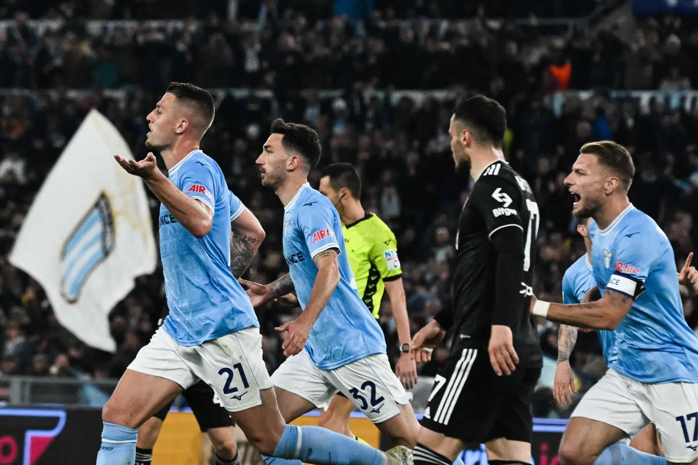 Sergej Milinkovic-Savic fører an i jublen efter sit føringsmål i sejren over Juventus. Tiziana Fabi/Ritzau Scanpix