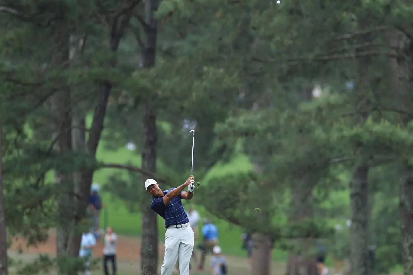 Ved afbrydelsen manglede 39 golfspillere stadig at færdiggøre runden, heriblandt Tiger Woods. David Cannon/Ritzau Scanpix