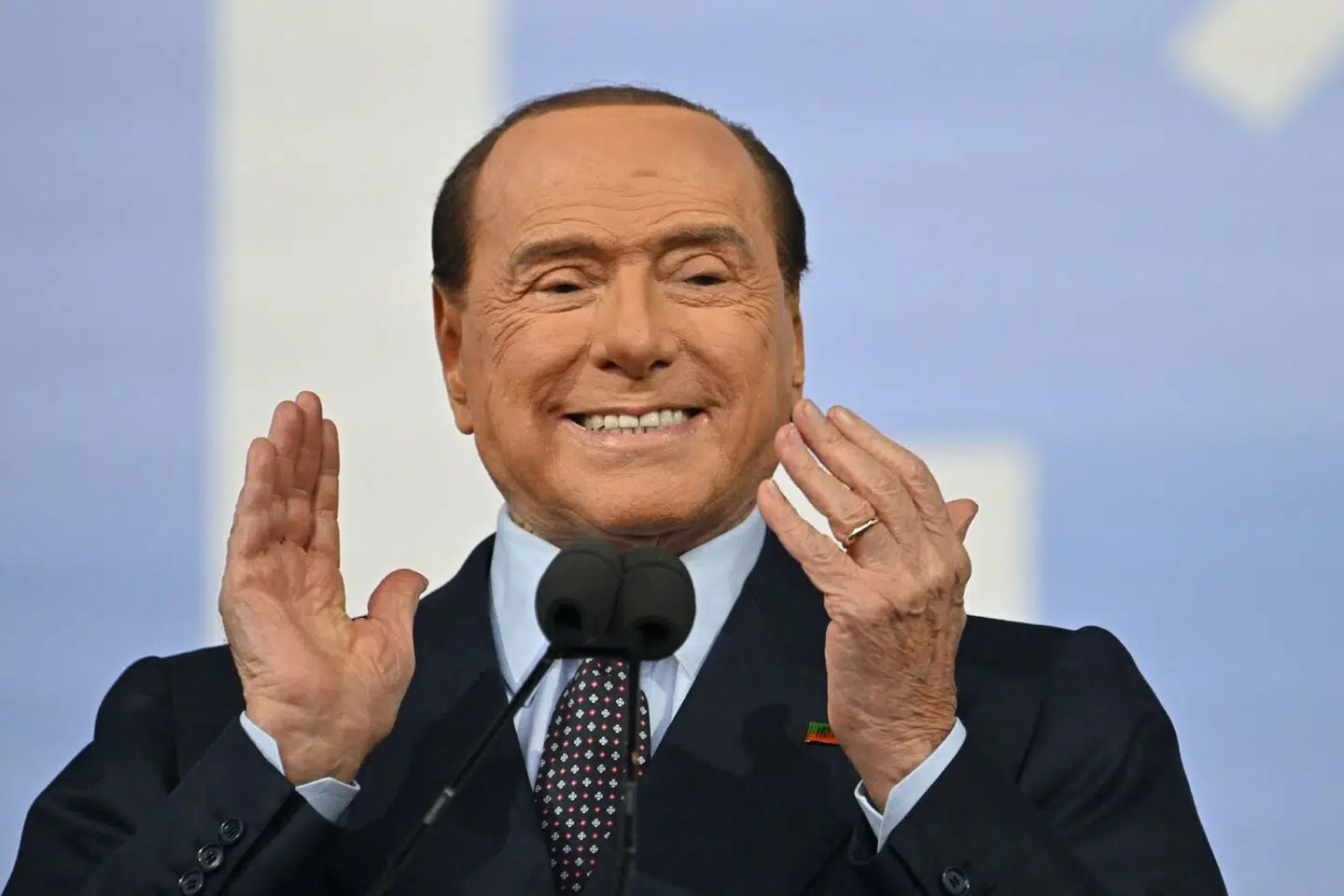 Silvio Berlusconi har været gennem hele 35 restsager og er tidligere dømt for skattesvig. Dommen forhindrede ham dog ikke i et politisk comeback.