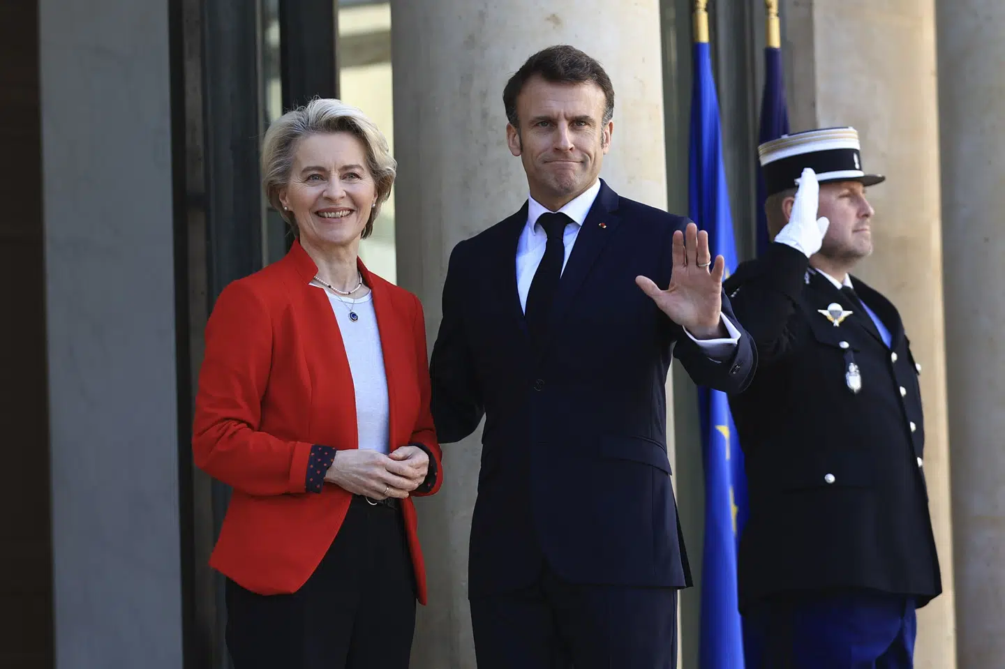 Formand for EU-Kommissionen Ursula von der Leyen mødte mandag Frankrigs præsident, Emmanuel Macron, i Paris. Her diskuterede de deres kommende besøg i Kina. Aurelien Morissard/Ritzau Scanpix