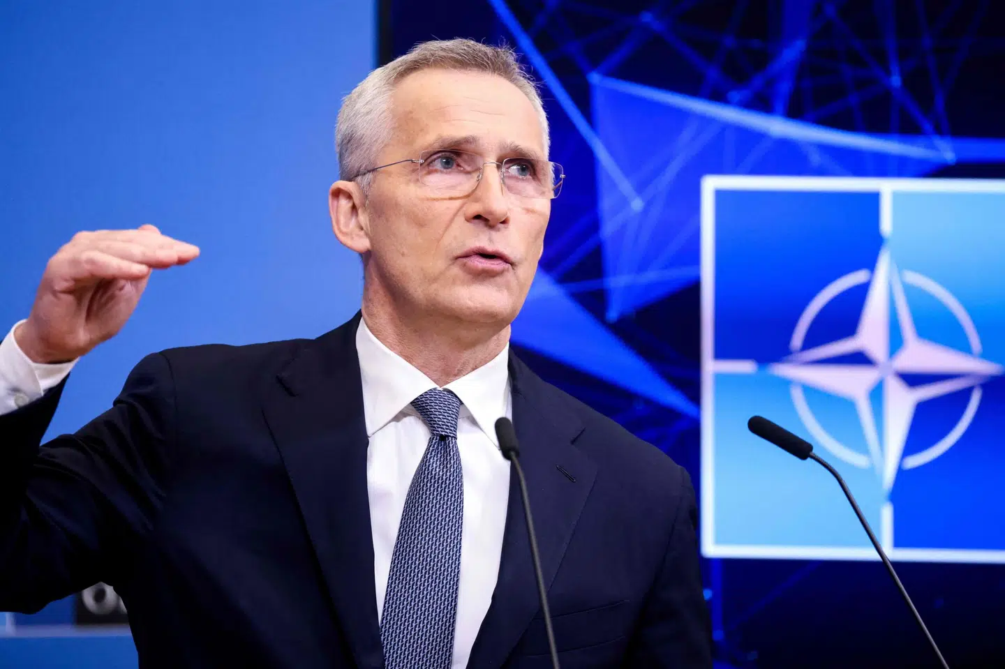 Nato-landene skal investere mere i forsvaret for at kunne håndtere de mange sikkerhedsudfordringer, som Nato står overfor. Det mener Natos generalsekretær, Jens Stoltenberg, som lægger op til, at der skal træffes en beslutning på Nato-topmødet i Vilnius til juli. Kenzo Tribouillard/Ritzau Scanpix