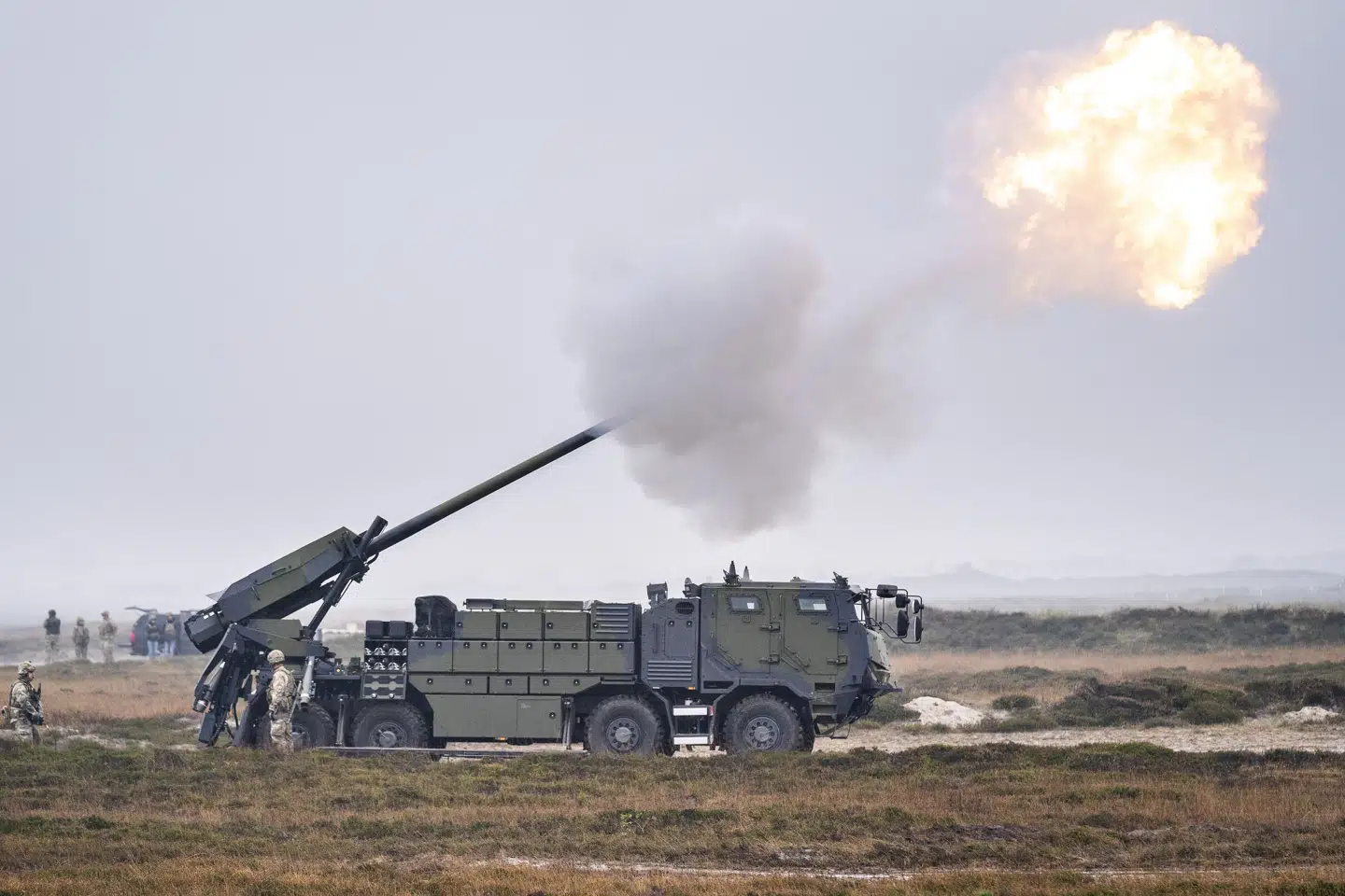 Folketinget besluttede tidligere på året at donere alle 19 Caesar-haubitser, som det danske forsvar ellers havde ventet på i årevis. Caesar-haubitser er at sammenligne med kraftige, langtrækkende kanoner. Henning Bagger/Ritzau Scanpix