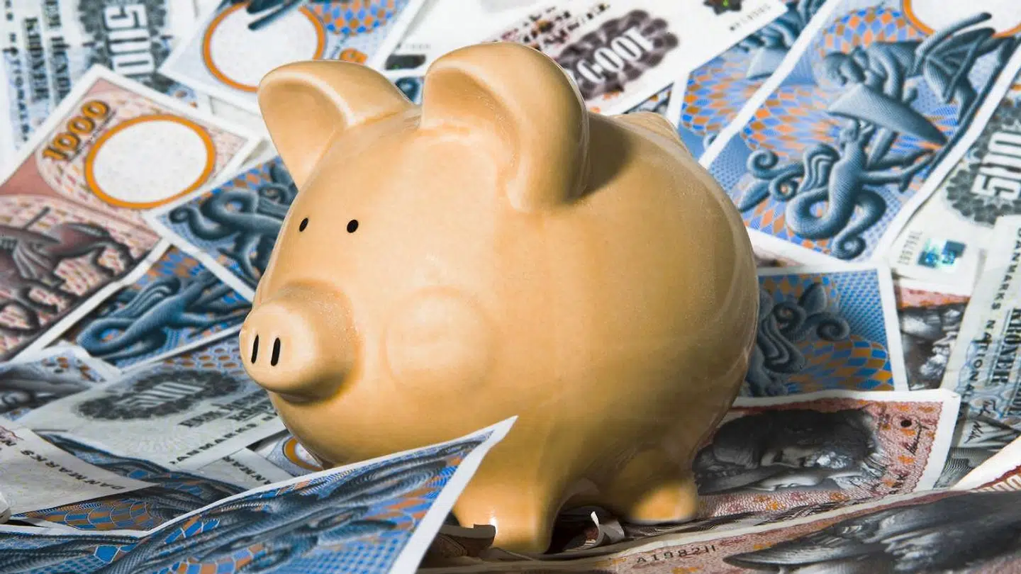 Vi bruger færre kontanter, og bankerne oplever en dalende efterspørgsel på sparegrise til de mindste kunder.