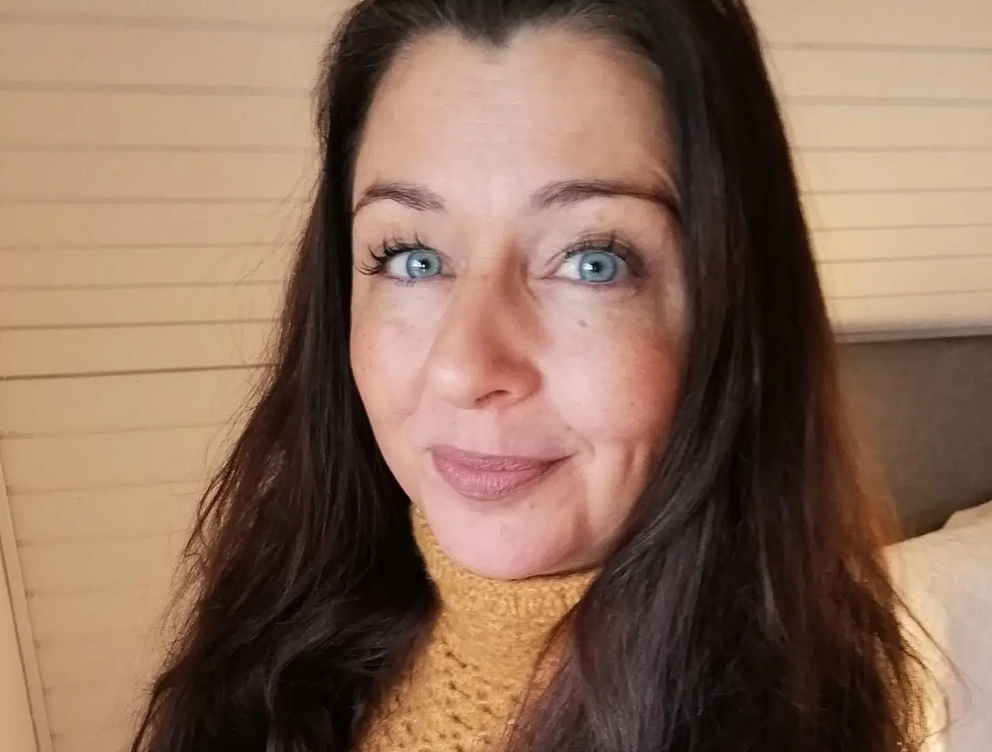 Susanne Rasmussens datter blev overfaldet i sit værelse, mens hun lå på sofaen.