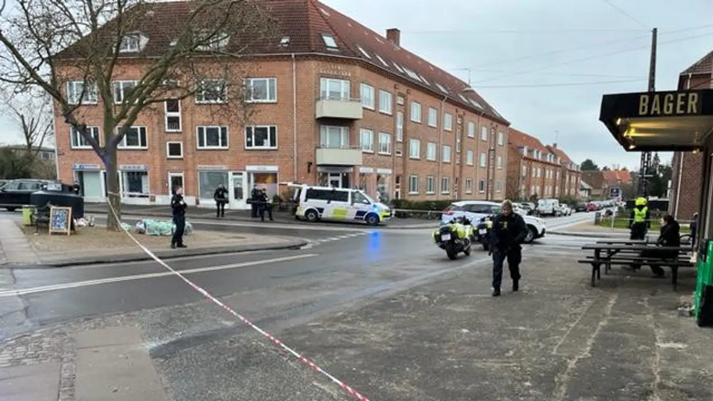 Politet var talstærkt til stede på Valby Langgade i København onsdag morgen.