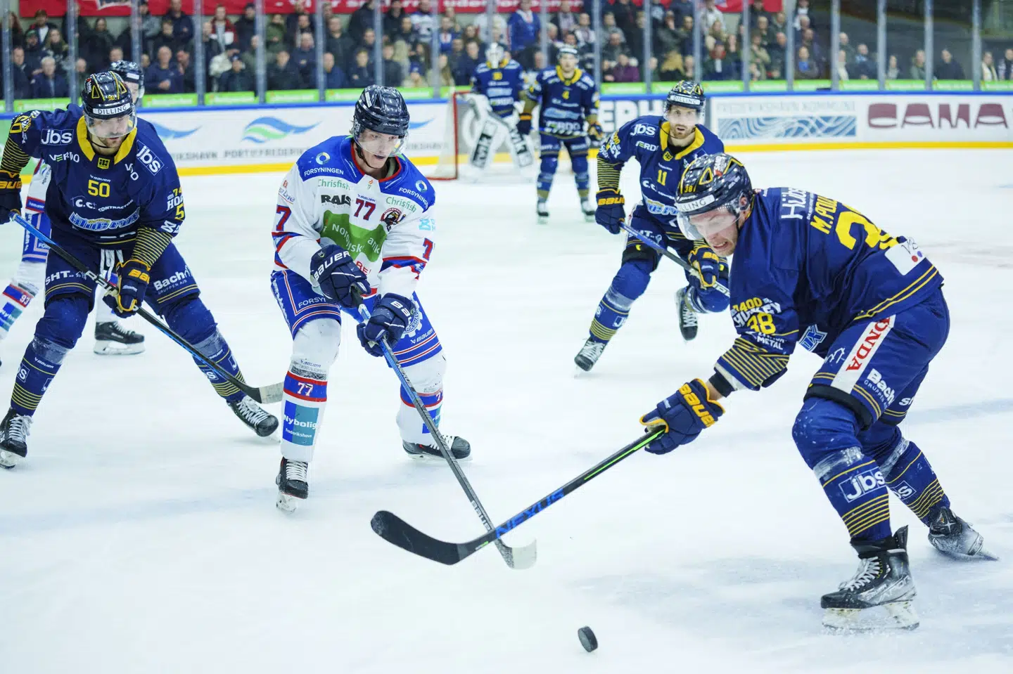Morten Poulsen (th.) scorede fire mål, da Herning slog Esbjerg i den første semifinalekamp. (Arkivfoto). Bo Amstrup/Ritzau Scanpix