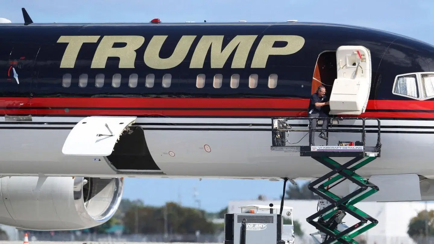 Trumps fly - eller 'Trump Force One' er ofte parkeret her i West Palm Beach Airport - ti minutters kørsel fra Mar-a-Lago.