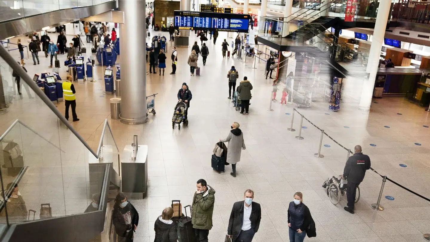 Københavns Politi er torsdag talstærkt tilstede i Københavns Lufthavn. Arkivfoto.