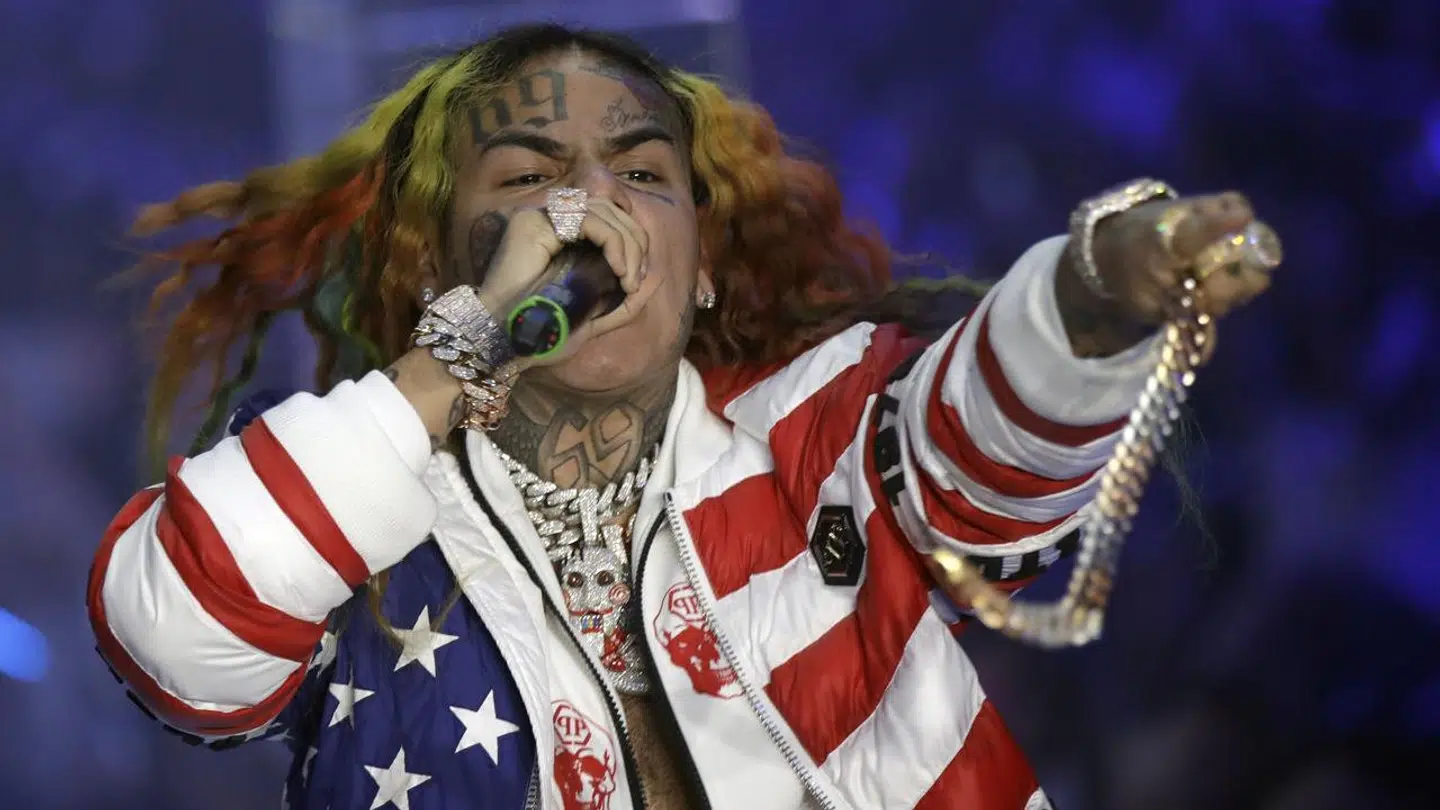 Her ses et arkivfoto af rapperen 6ix9ine, der lyder det borgerlige navn Daniel Hernandez.