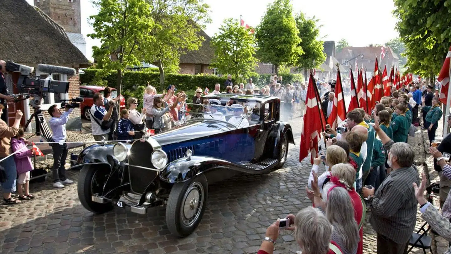 Vesterkroen ligger i modsatte ende fra Slotskroen på den brostensbelagte Slotsgaden i Møgeltønder.