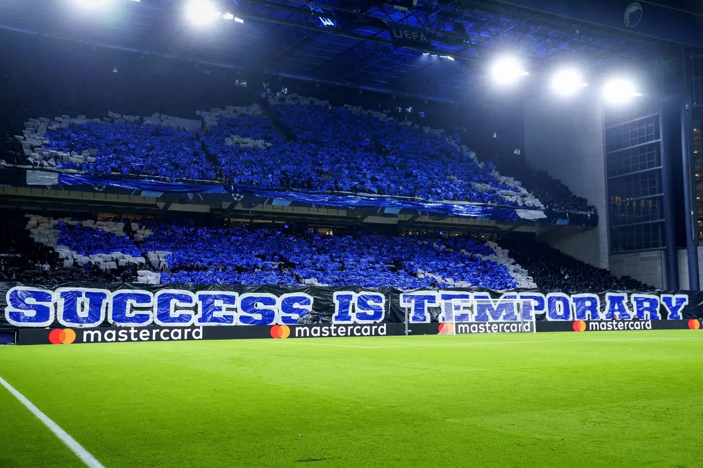 Parkens B-tribune er hjemsted for nogle af de mest inkarnerede FCK-fans, og de må indtil videre indstille sig på undgå koordinerede hop. (Arkivfoto). Bo Amstrup/Ritzau Scanpix