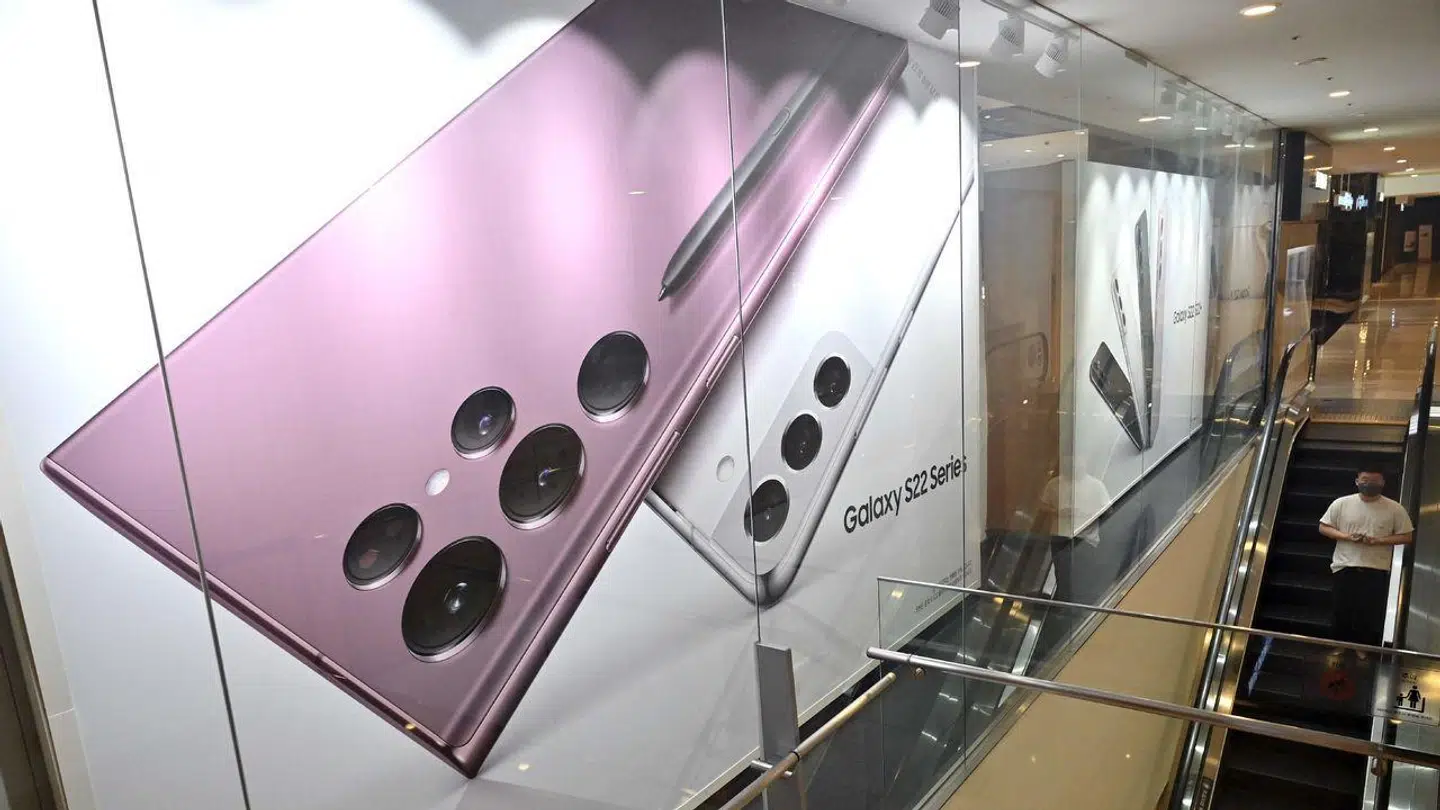 Samsung Galaxy S22-telefonen er en af de modeller, der ifølge Google-forskere, nu kan være under angreb.