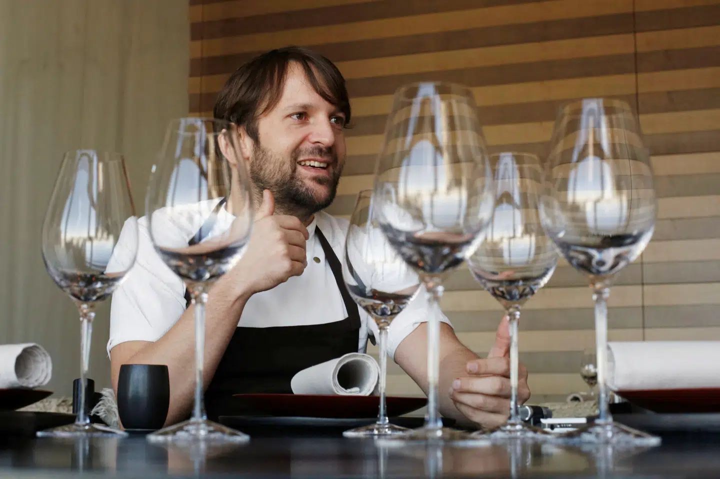 René Redzepi (på billedet) og folkene bag den danske michelinrestaurant Noma åbner onsdag en pop up-restaurant i den japanske by Kyoto. Stedet, der hedder Noma Kyoto og ligger på Ace Hotel Kyoto, har åbent frem til 20. maj fra onsdag til lørdag til frokost og middag. (Arkivfoto). Yuya Shino/Reuters