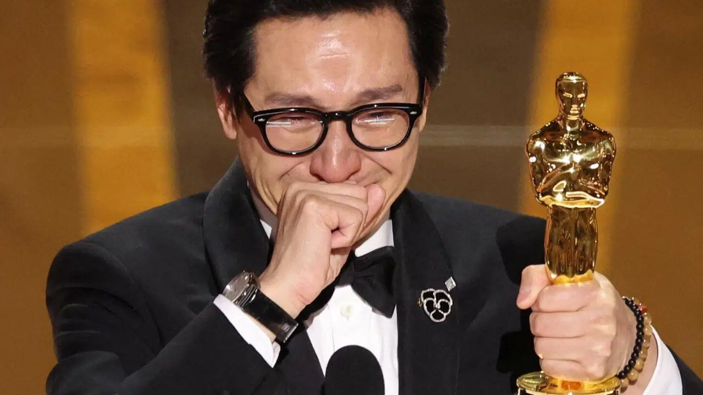 Ke Huy Quan vinder Bedste Mandlige Birolle for sit arbejde i filmen 'Everything everywhere all at once'.