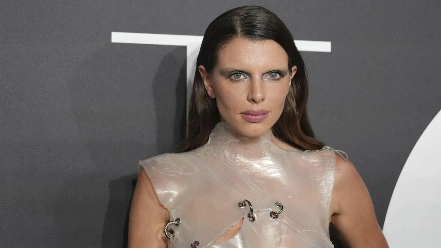 Julia Fox er ifølge kilder knust over anholdsen af sin bror.