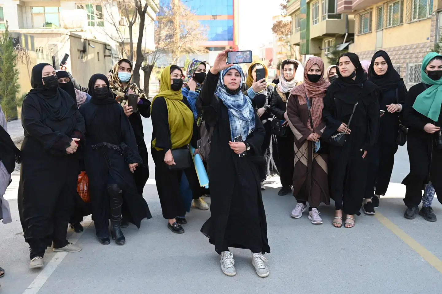 En gruppe afghanske kvinder har på kvindernes internationale kampdag været på gaden i Kabul for at sætte fokus på kvinders rettigheder i Afghanistan. -/Ritzau Scanpix