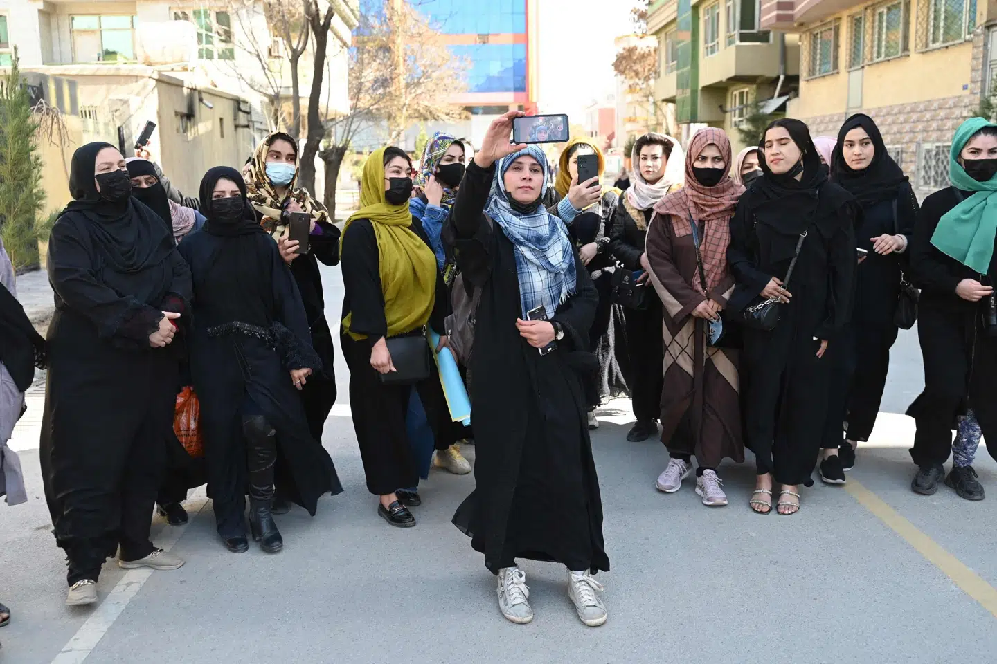 En gruppe afghanske kvinder har på kvindernes internationale kampdag været på gaden i Kabul for at sætte fokus på kvinders rettigheder i Afghanistan. -/Ritzau Scanpix