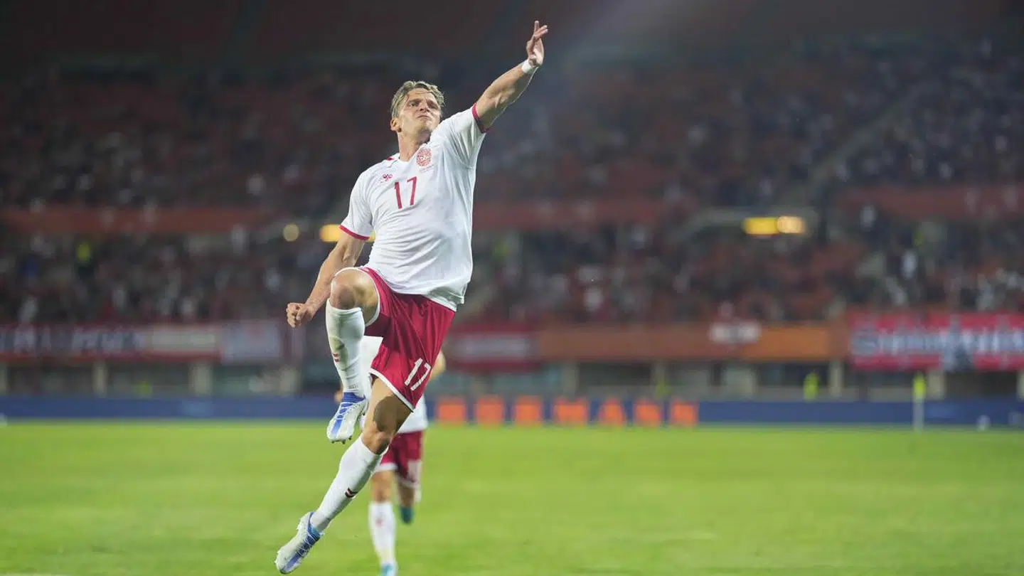 Jens Stryger Larsen efter en scoring for landsholdet i sommer. På klubplan er han i Trabzonspor, hvor han også har det godt.