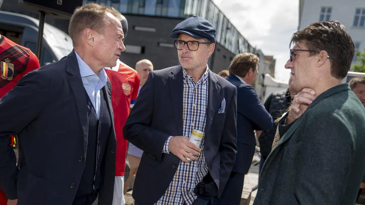 Den rutinerede kommentator Niels Christian Frederiksen flankeret af Per Frimann og Michael Laudrup.