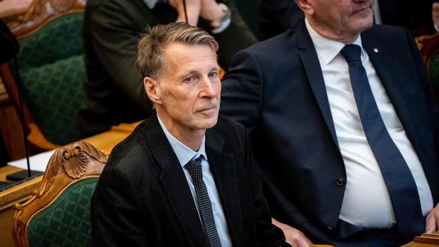Jon Stephensen (M) har været i mediernes søgelys, siden han meldte sit kandidatur til Folketinget. Nu er sagen om hans fyring fra teateret Aveny-T igen blusset op.