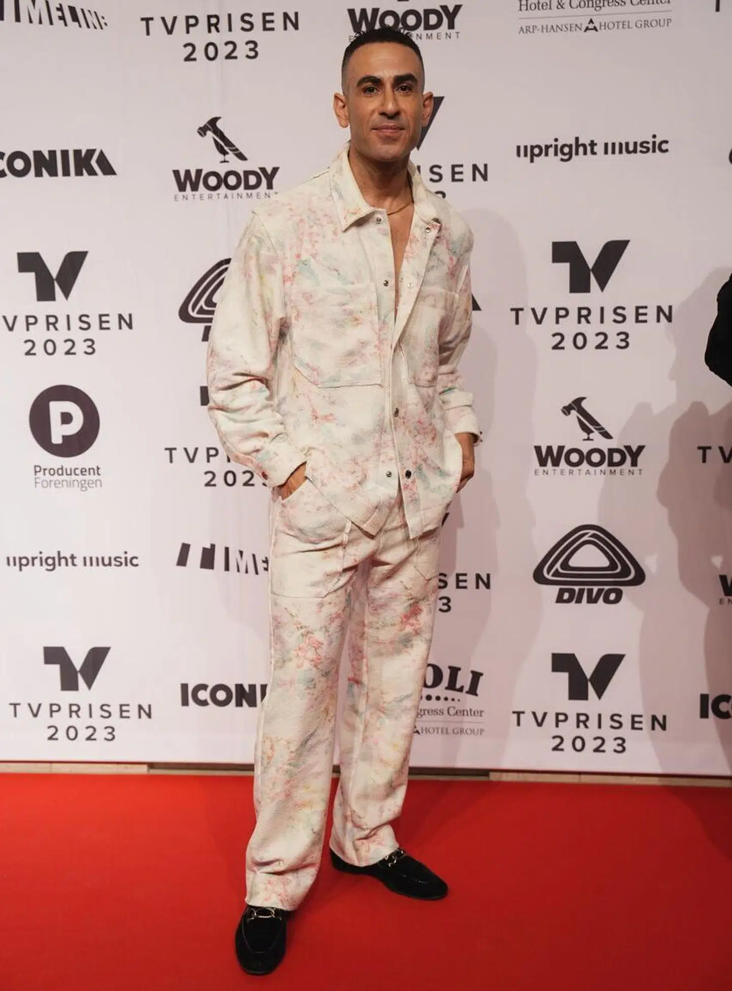 Abdel Aziz Mahmoud på den røde løber til årets Tvprisen.