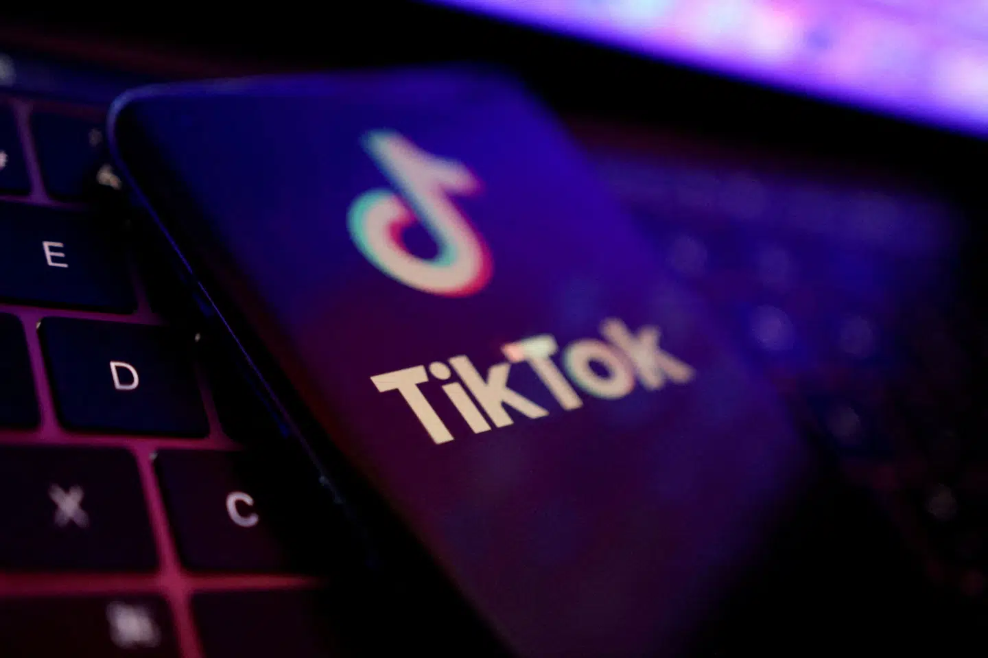 TikTok vil komme en vestlig frygt om overførsel af brugerdata til den kinesiske regering i møde. Blandt andet ved at finde en partner i Europa, siger vicedirektør Theo Bertram. (Arkivfoto). Dado Ruvic/Reuters
