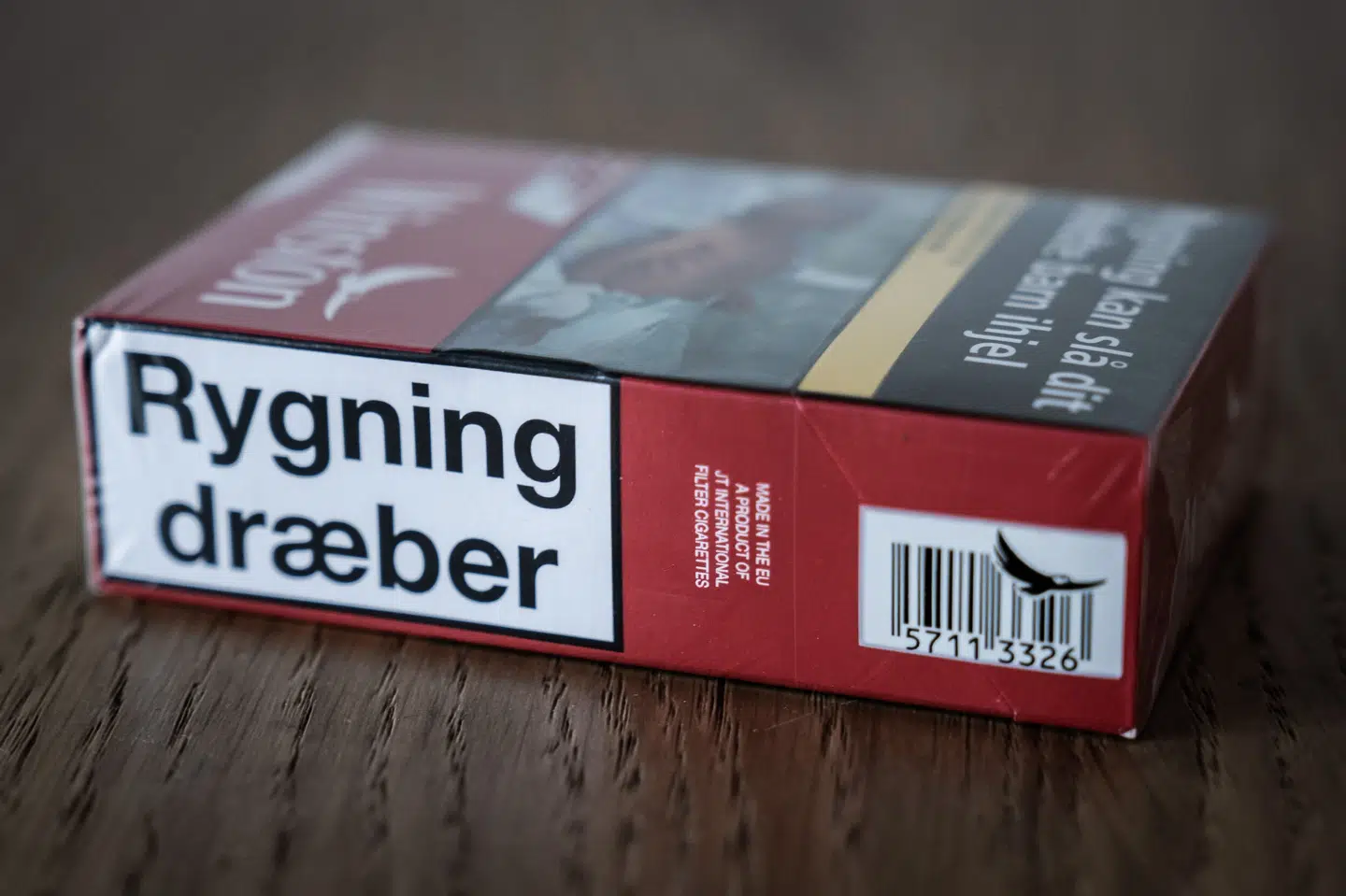 Rygning giver et markant større tab i middellevetid end alle andre risikofaktorer, man kan udsætte sig selv for. - Hvis rygning blev fjernet helt fra den danske befolkning, ville mænd leve tre år og syv måneder længere og kvinder tre år og én måned længere, lyder det i en ny rapport fra Sundhedsstyrelsen. (Arkivfoto). Emil Helms/Ritzau Scanpix