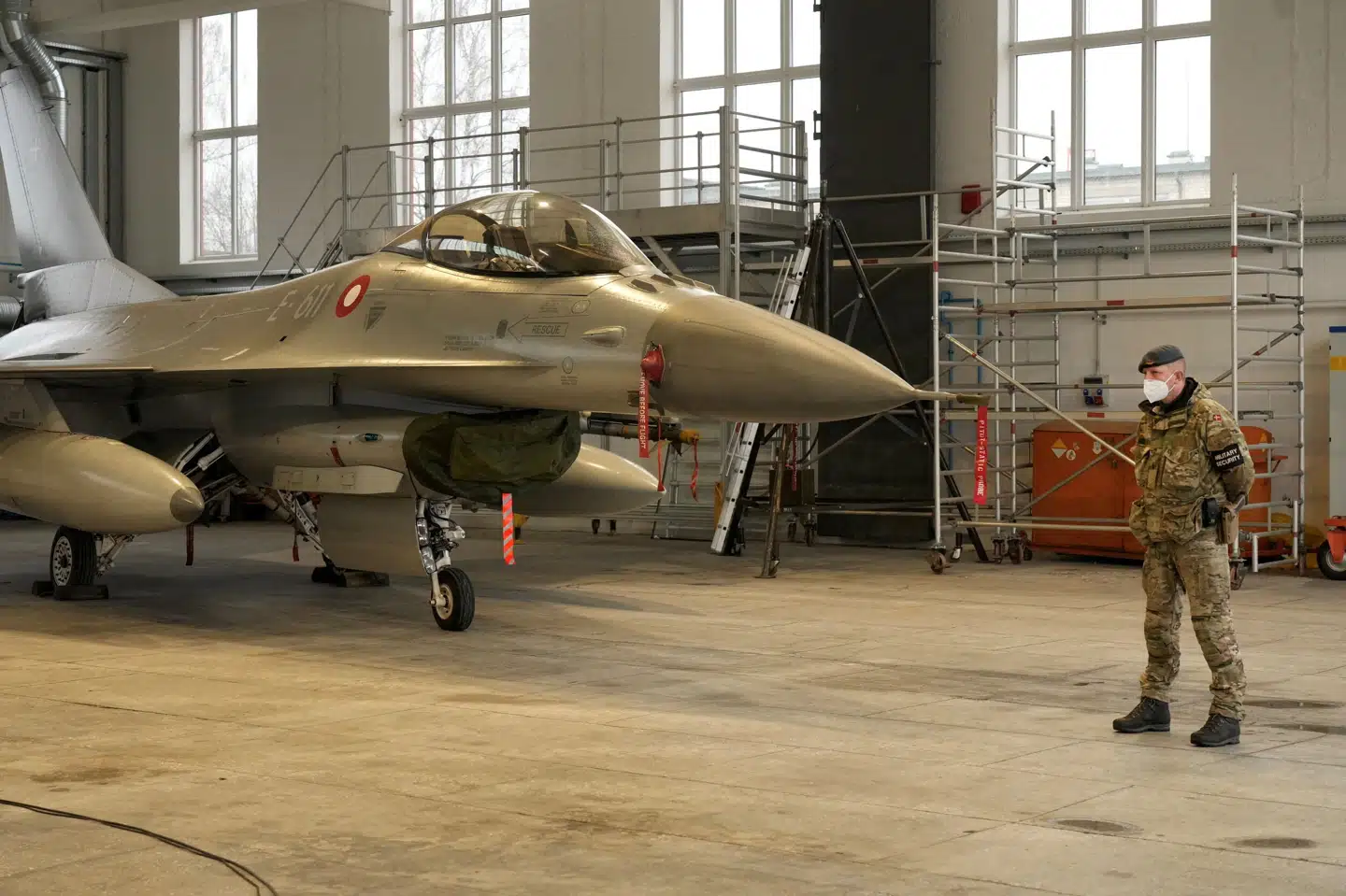 Et dansk F-16-fly ses her på en militærbase i Litauen under en Nato-mission i januar 2022. Ints Kalnins/Reuters