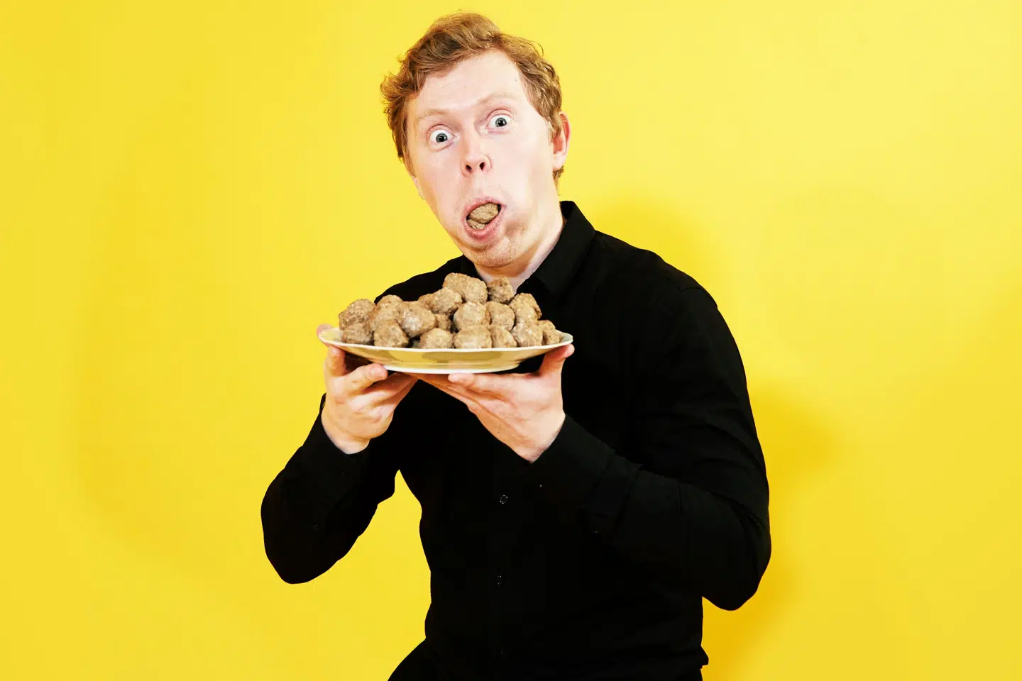 Fredericia Musicalteater beskriver deres nyeste satsning, Ingvar!, som musicalsatire fyldt med penge og kødboller. (PR-foto). Søren Malmose/Fredericia Musicalteater/PR-foto/Free