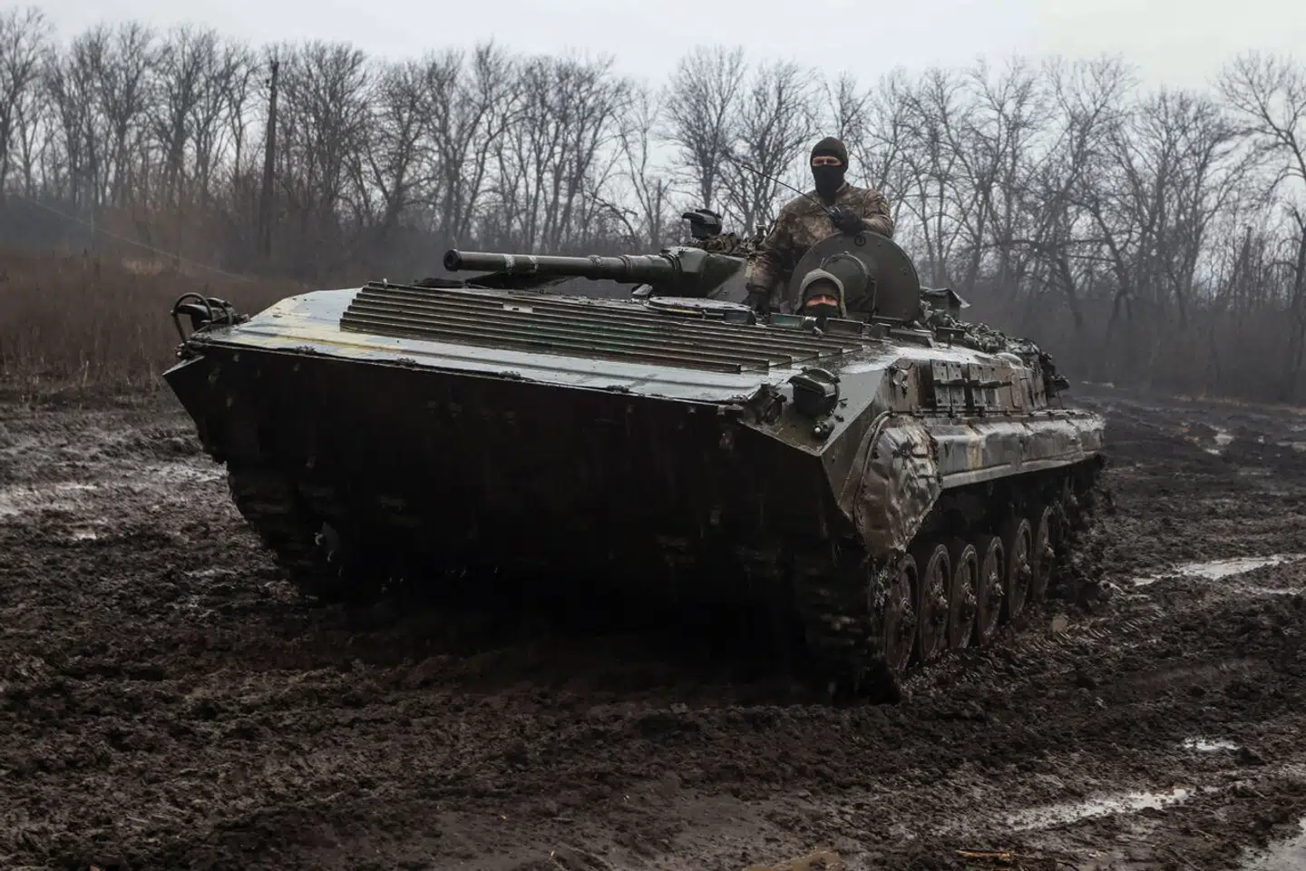 Her ses ukrainske styrker nær frontlinjen ved Bakhmut den 25. februar.