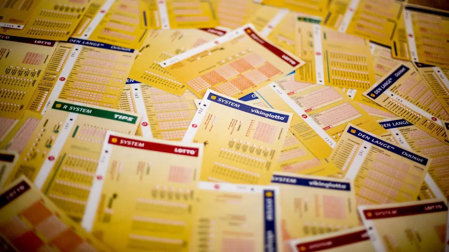 Den heldige Lotto-vinder har hver eneste uge, i alle år Lotto-spillet har eksisteret, spillet det samme reducerede Lotto-system, som han programmerede på sin Commodore 64, fortæller han.