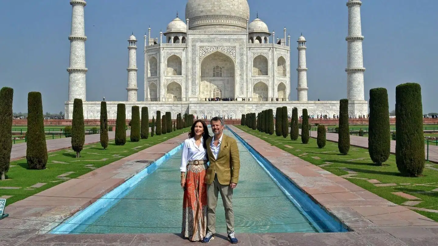 Kronprinsparret besøgte søndag Taj Mahal.