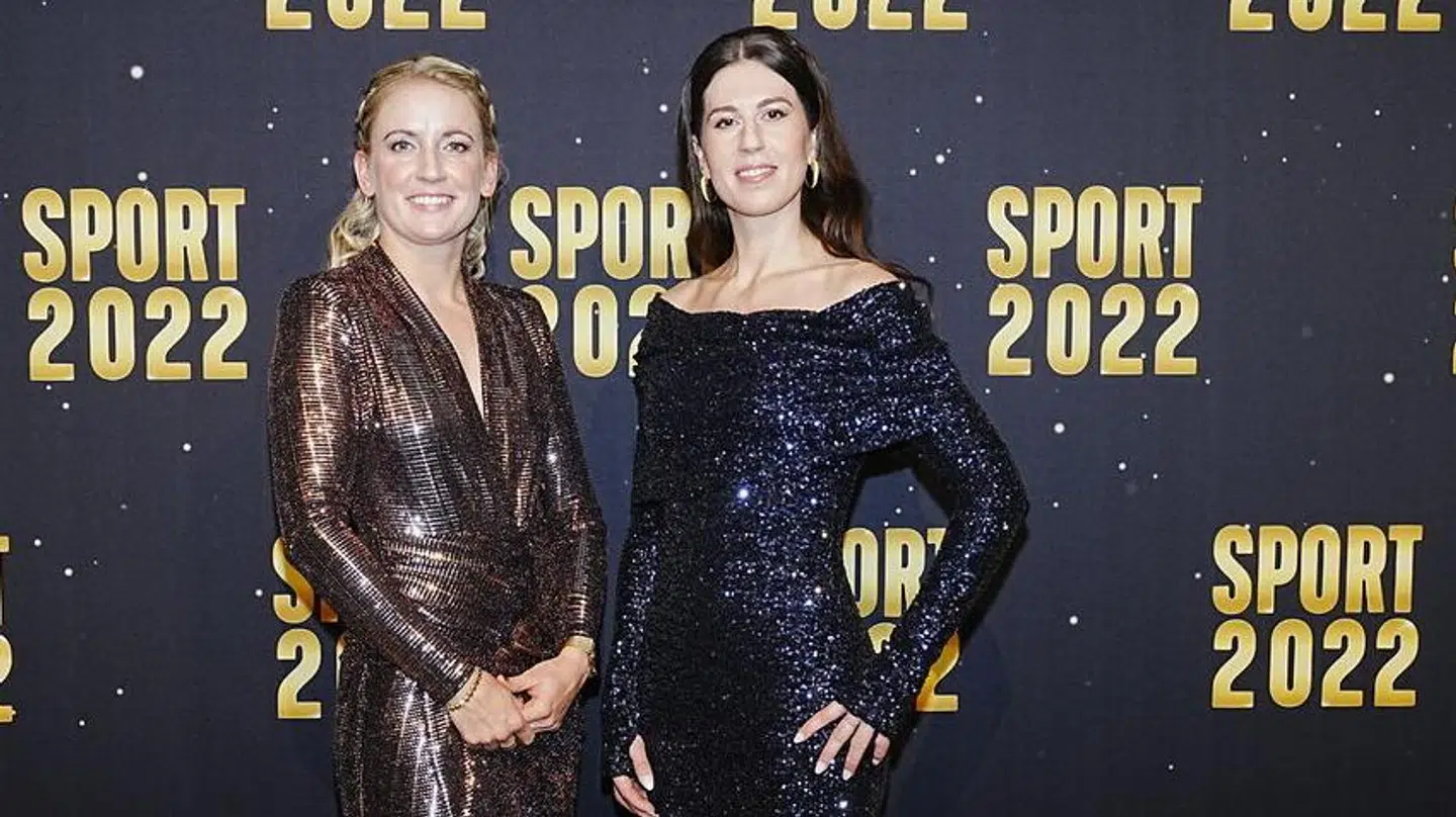 Nanna Skodborg Merrald (tv.) og Carina Cassøe Krüth var med til at vinde VM-guld for hold tilbage i august.
