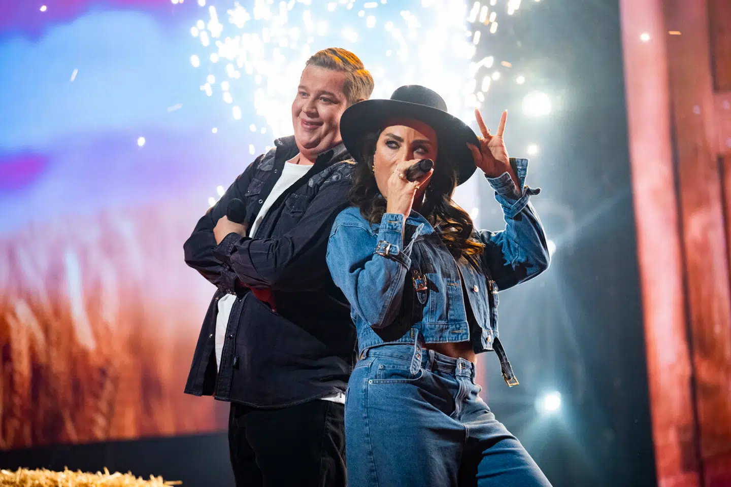 Henrik Hedelund Nielsen havde sangerinden og Szhirley med på Jooks-nummeret 'Hun vil ha' en rapper'.