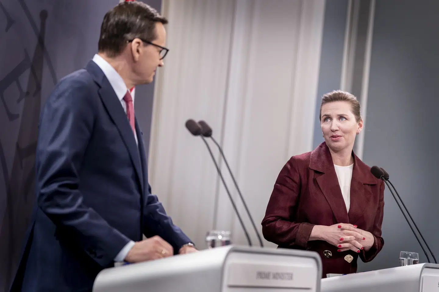 Statsminister Mette Frederiksen (S) og Polens premierminister Mateusz Morawiecki mødtes torsdag i København for at drøfte støtte til Ukraine. Morawiecki taler modsat Frederiksen åbent om Ukraines ønske om at blive medlem af Nato. Liselotte Sabroe/Ritzau Scanpix