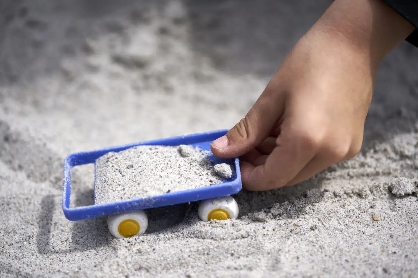 Et forældrepar fik tvangsbortadopteret deres søn, da han var lille. Siden har de fået afskåret kontakten til drengen, men har fået spørgsmålet om samvær helt til Højesteret, som tirsdag har afgjort sagen. (Arkivfoto). Signe Goldmann/Ritzau Scanpix