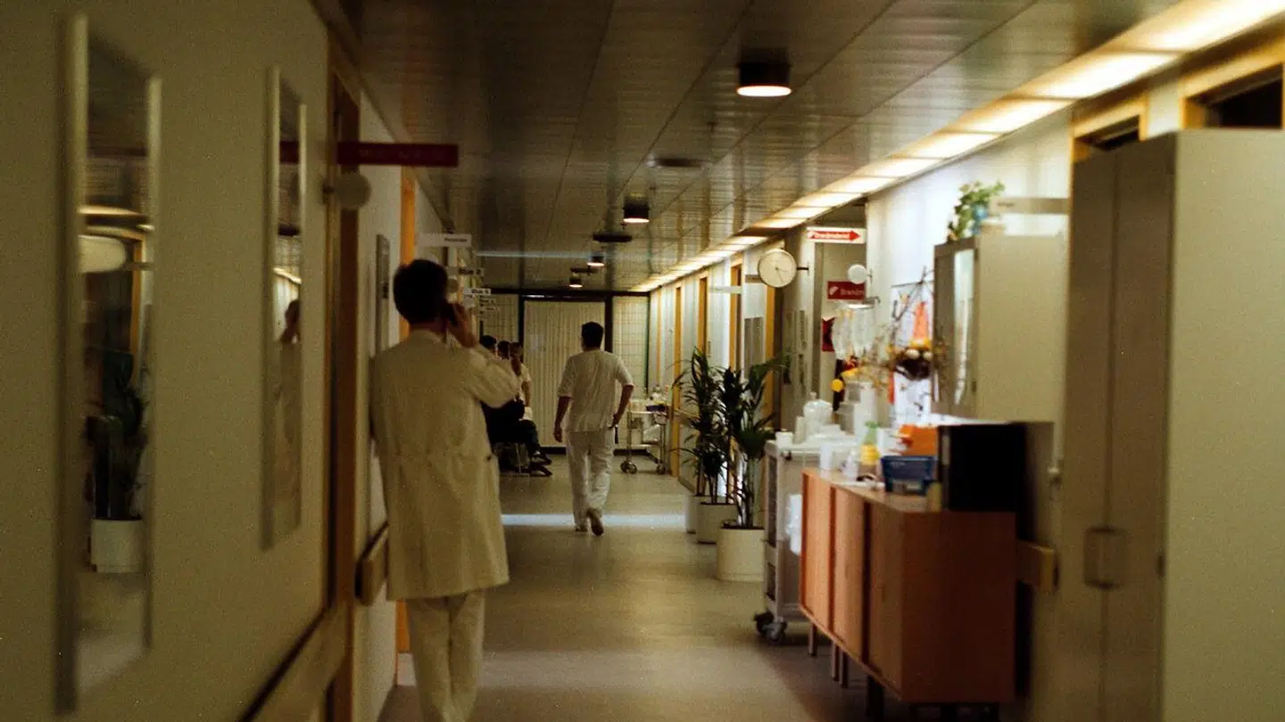 Debatten om grænsen for fri abort i Danmark er i fuld gang, og mens flere mænd er i tvivl, er omkring halvdelen af kvinder godt tilfredse med grænsen, som den er.