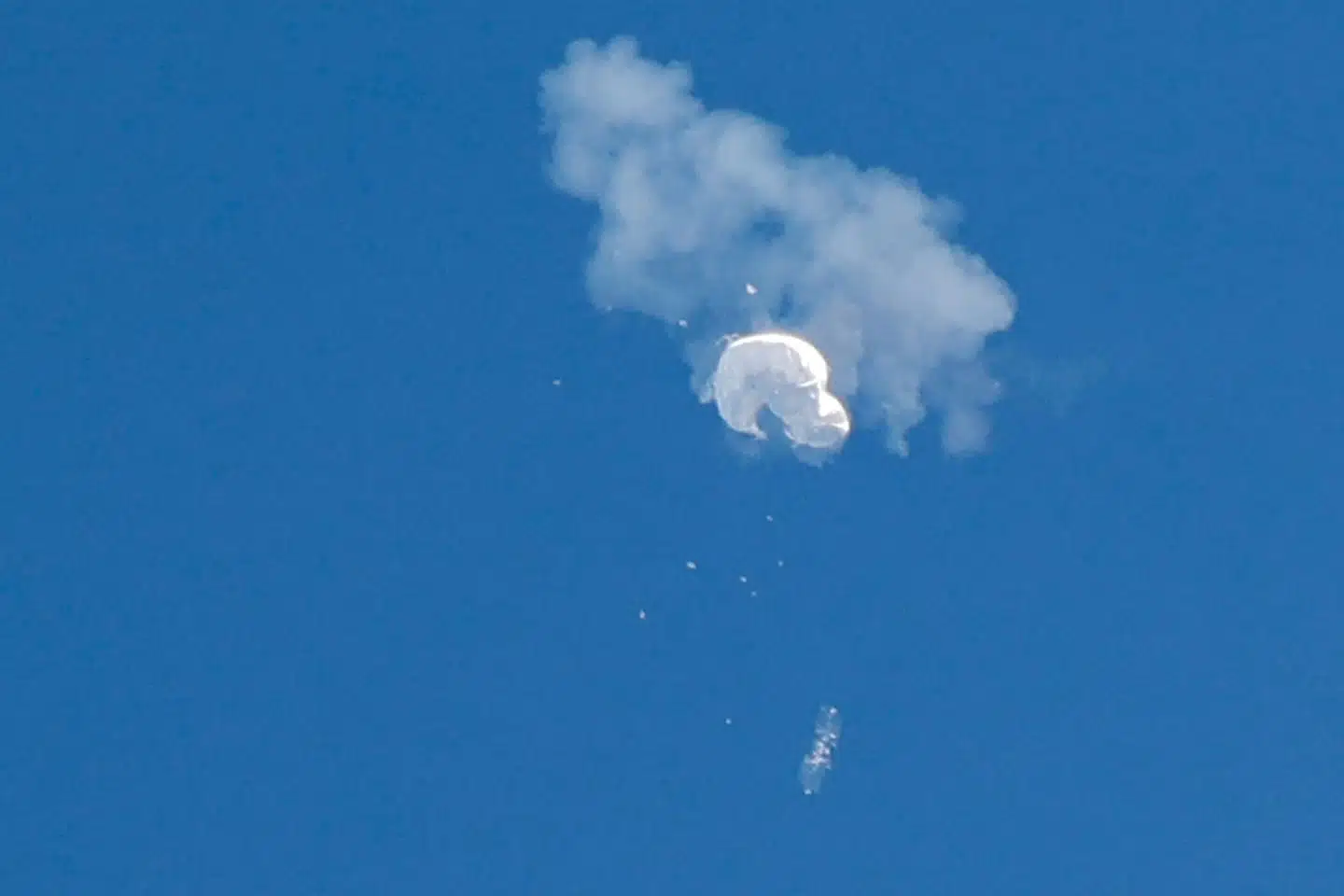 Den formodede kinesiske spion-luftballon, som blev skudt ned af USA   ud for delstaten South Carolina 4. februar, har forværret relationrne mellem amerikanene og kineserne. Randall Hill/Reuters