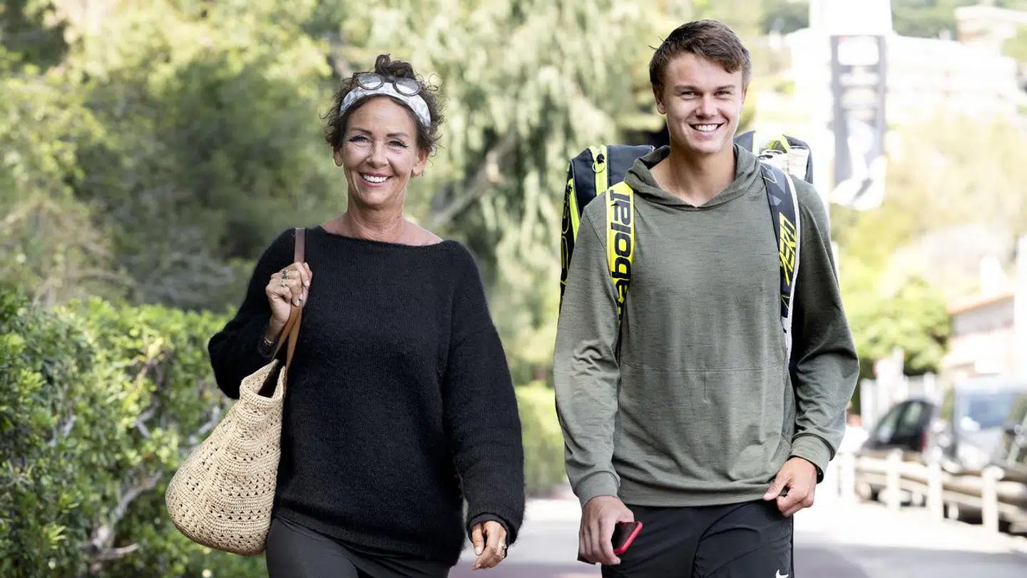 Holger Rune sammen med hans mor, Aneke Rune.