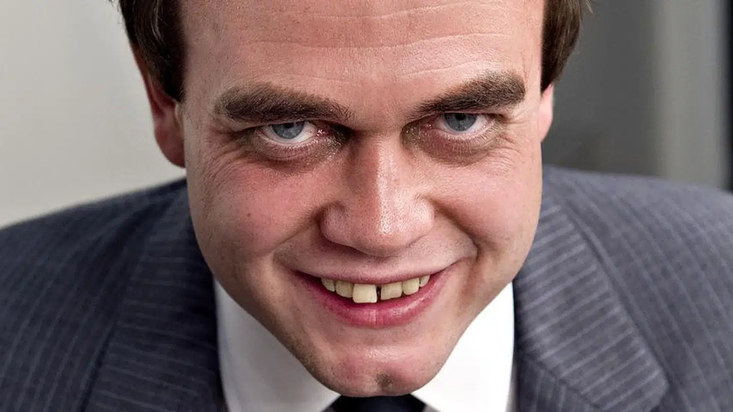 Esben Dalgaard tilbage i 2010 som Mogens Glistrup i teaterforestillingen 'Glistrup'.