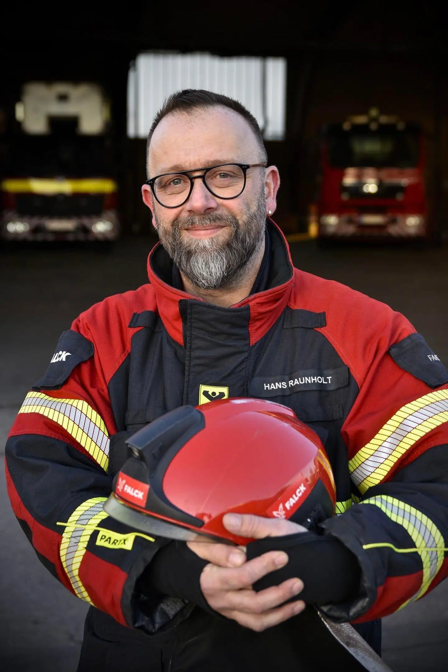 Hans Raunholt er til daglig deltidsbrandmand. Men lørdag aften havde han en noget anden opgave.